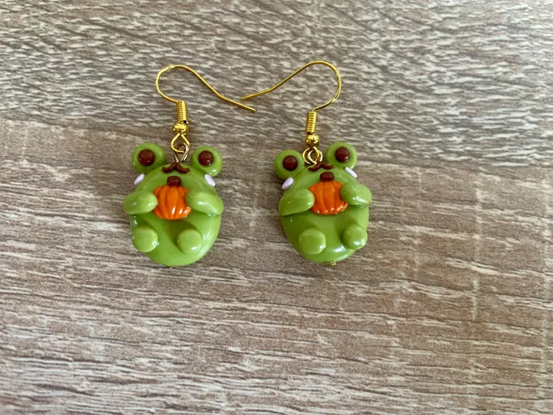 Frosch mit Kürbis 